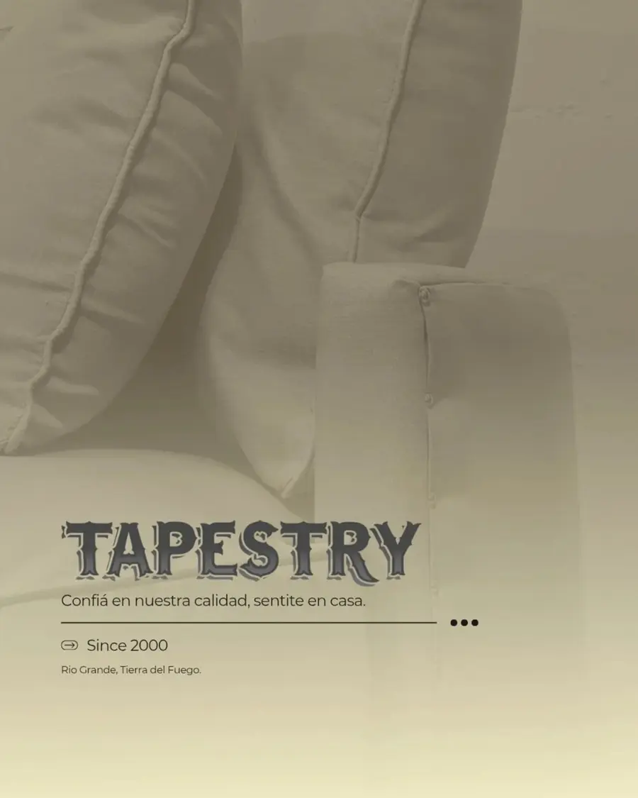 Placa de marca de Tapestry: Confiá en nuestra calidad, sentite en casa. Since 2000, Río Grande, Tierra del Fuego